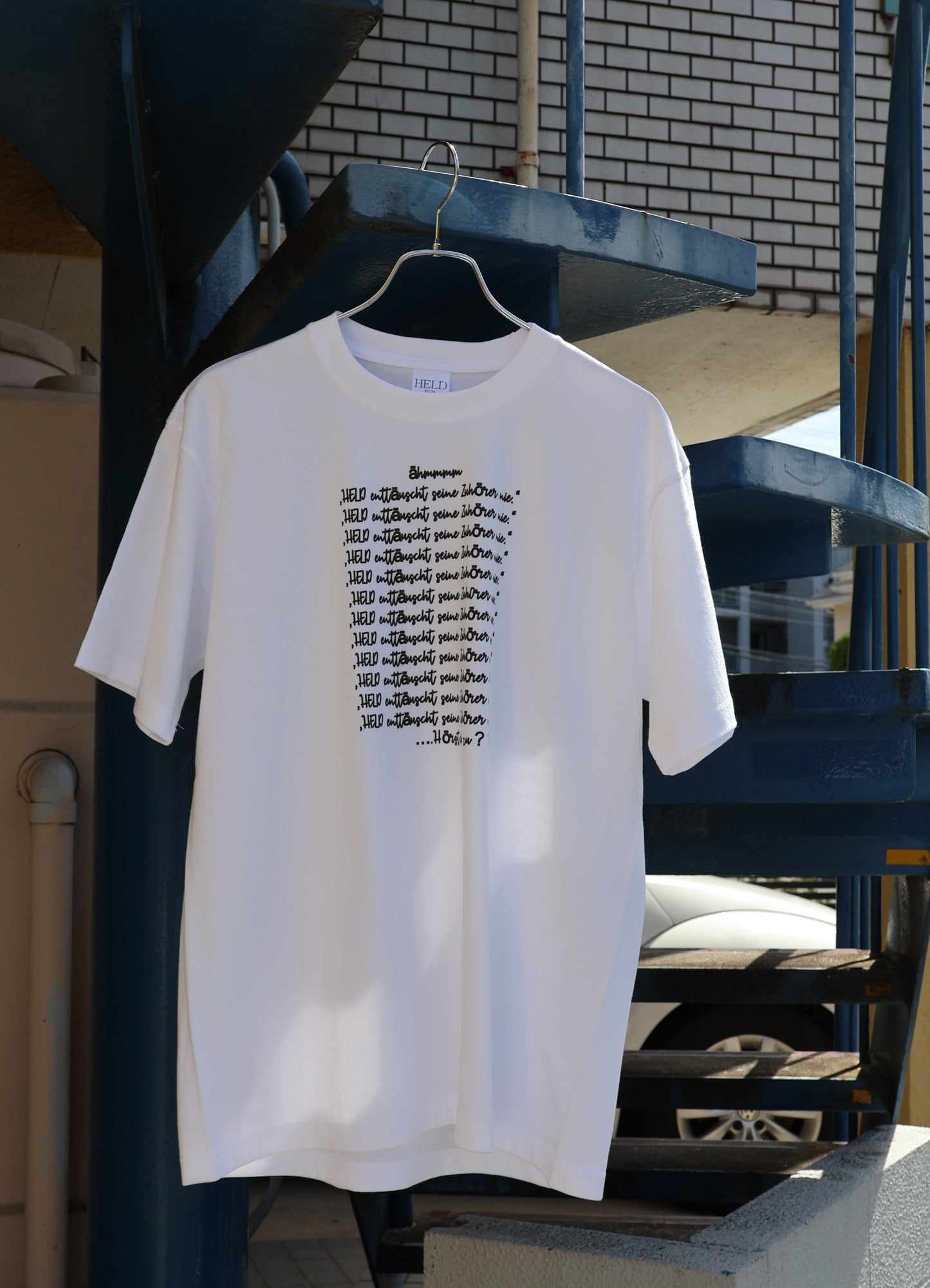 HELD LETTER TEE001//BLACK/BLUE